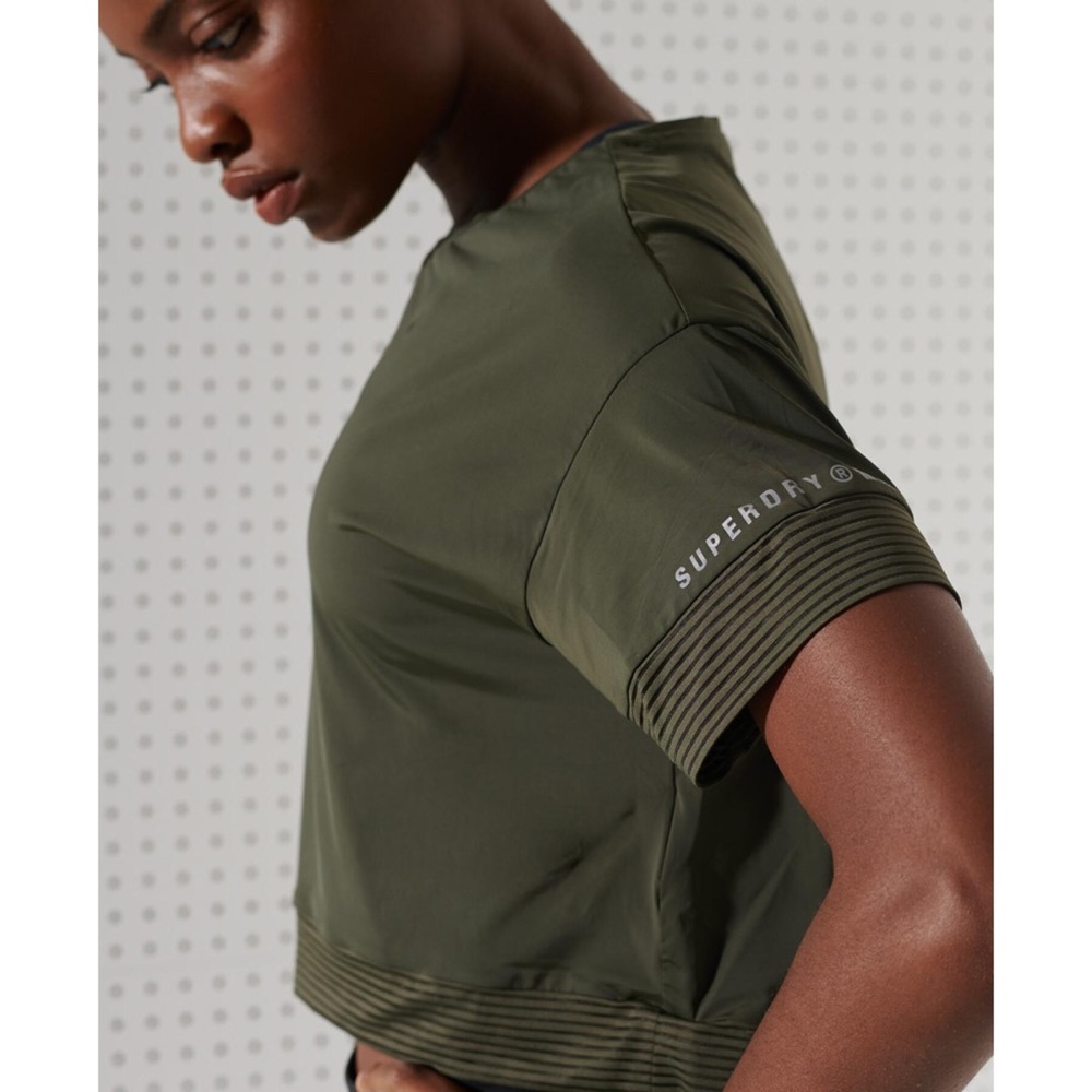 Superdry cropped workout shirt - Picture 3 of 6